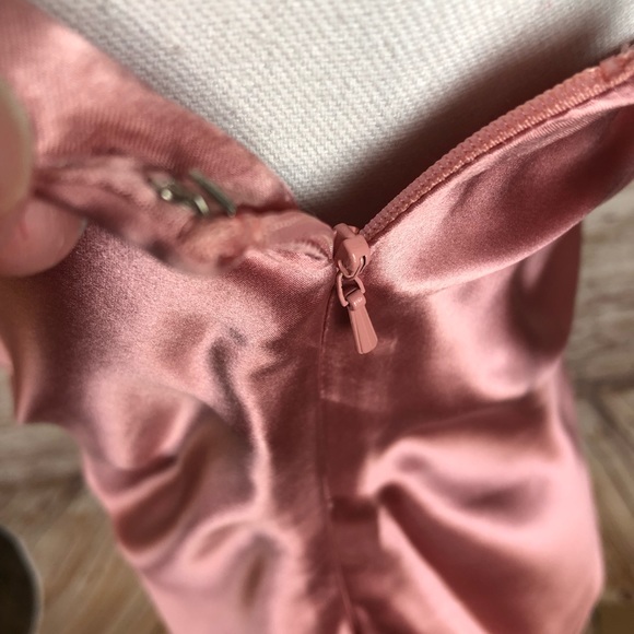 Laundry Size Small 100% Silk Halter Top Pink Embroidery NWT - Picture 7 of 9